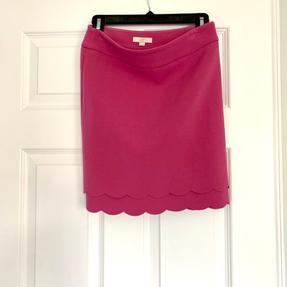 LOFT Dresses & Skirts - LOFT Pink Scalloped Hem Pencil Skirt